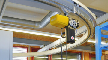 Ein smarter Arbeitsplatzkran umgeht alle Hindernisse