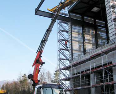 Montage der ersten Kranbrücke
