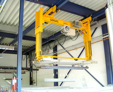 Automatischer Umsetzerkran bei der Firma Ernst Weber AG