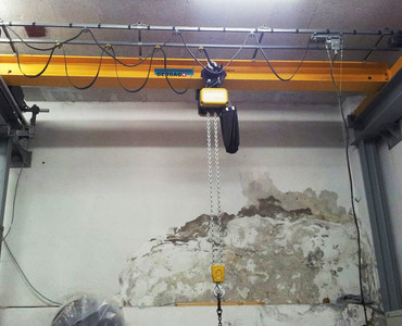 5t Brückenkran mit Kranbahnen auf Stützen