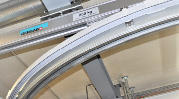 U-förmiges Leichtkransystem auf der Titelseite des Magazins Maschinenbau